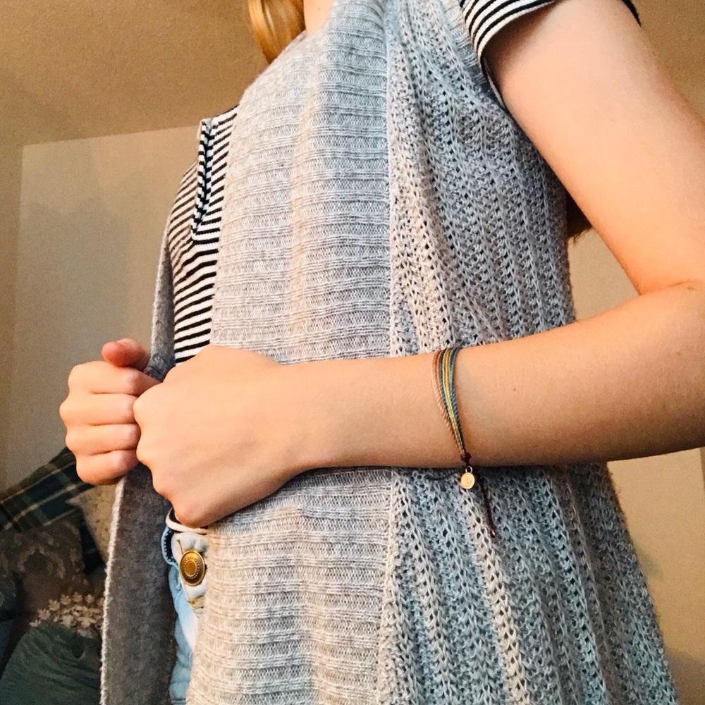 Gray knit vest - Picture 3 of 3